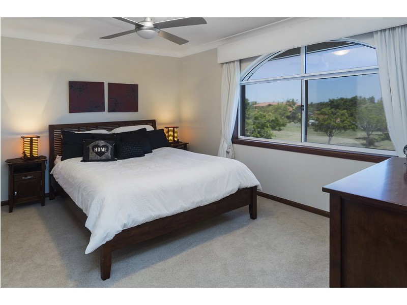 8 Kim Court, Helensvale QLD 4212