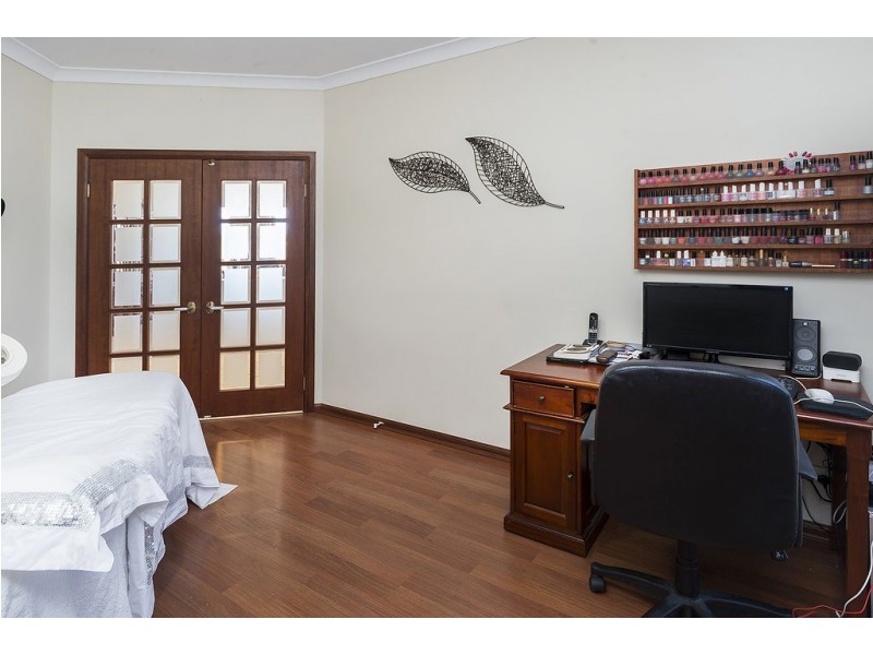 8 Kim Court, Helensvale QLD 4212