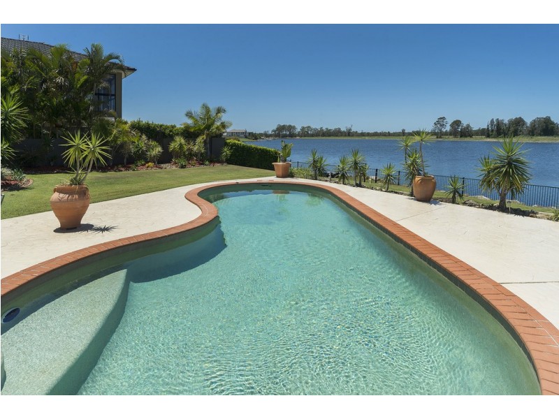 8 Kim Court, Helensvale QLD 4212