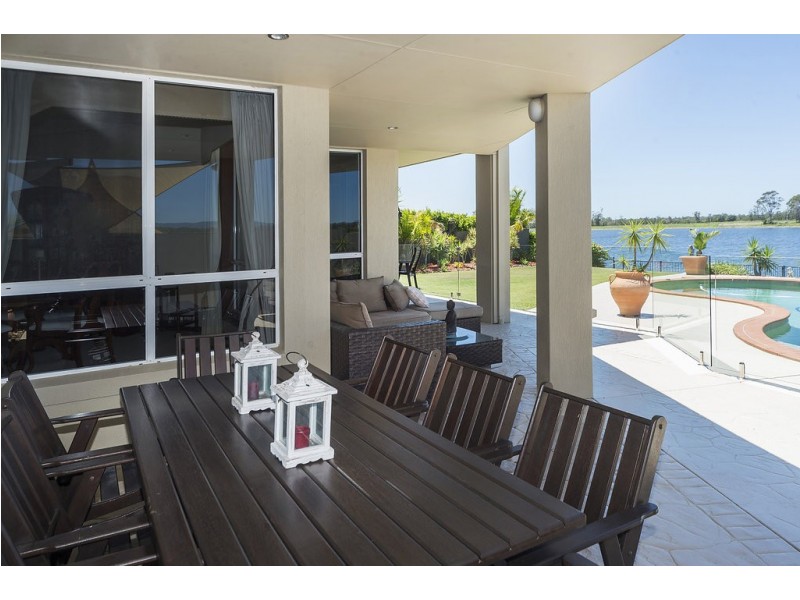 8 Kim Court, Helensvale QLD 4212