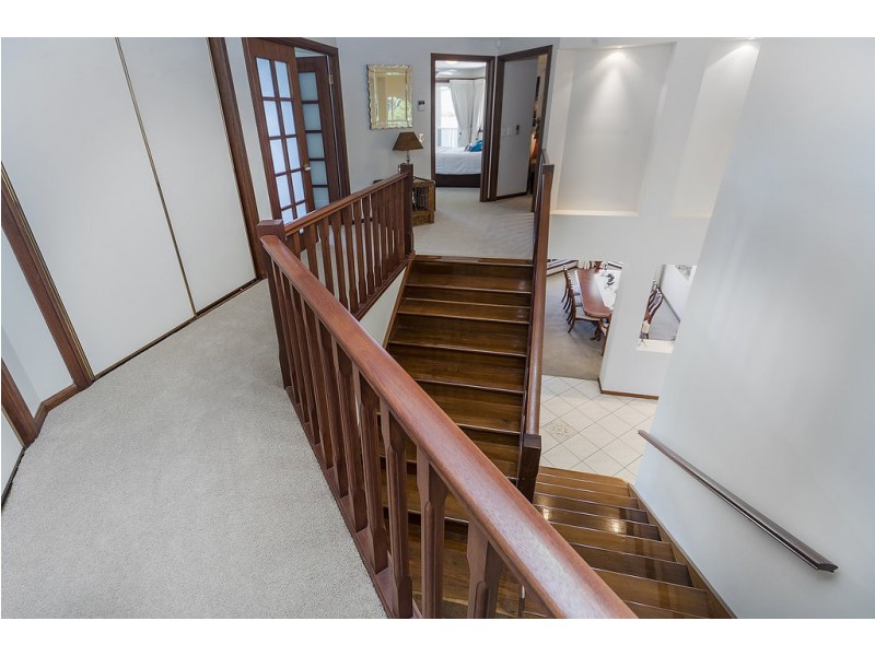 8 Kim Court, Helensvale QLD 4212