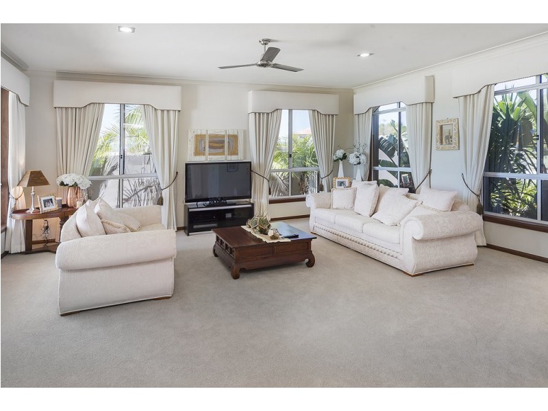 8 Kim Court, Helensvale QLD 4212