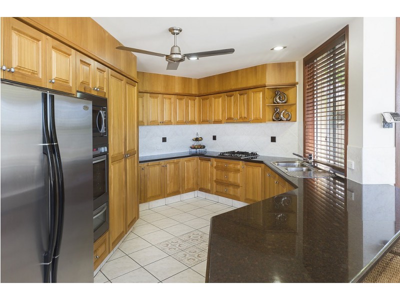 8 Kim Court, Helensvale QLD 4212