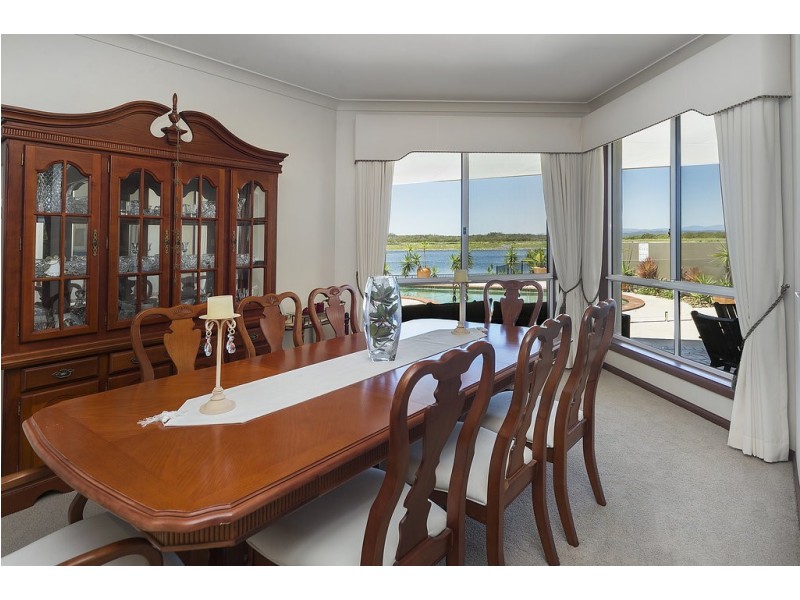 8 Kim Court, Helensvale QLD 4212