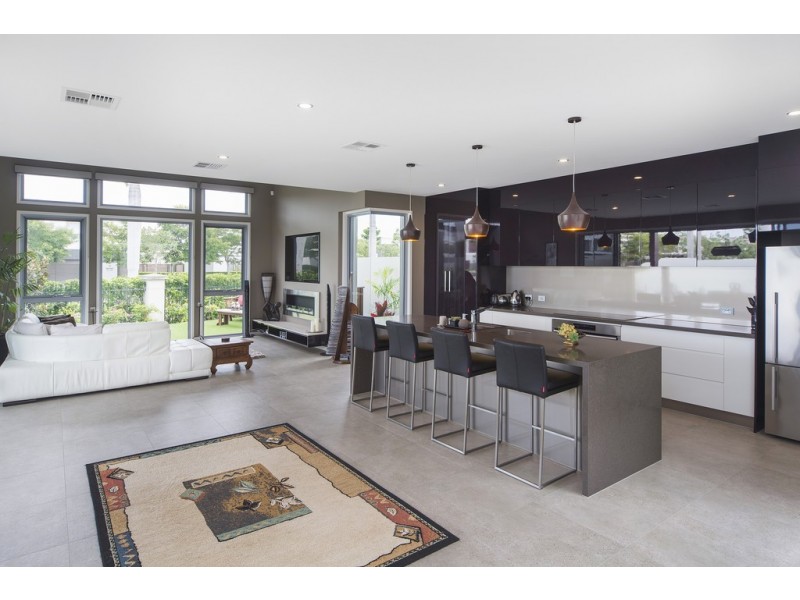 7804 Pavilions Close, Hope Island QLD 4212