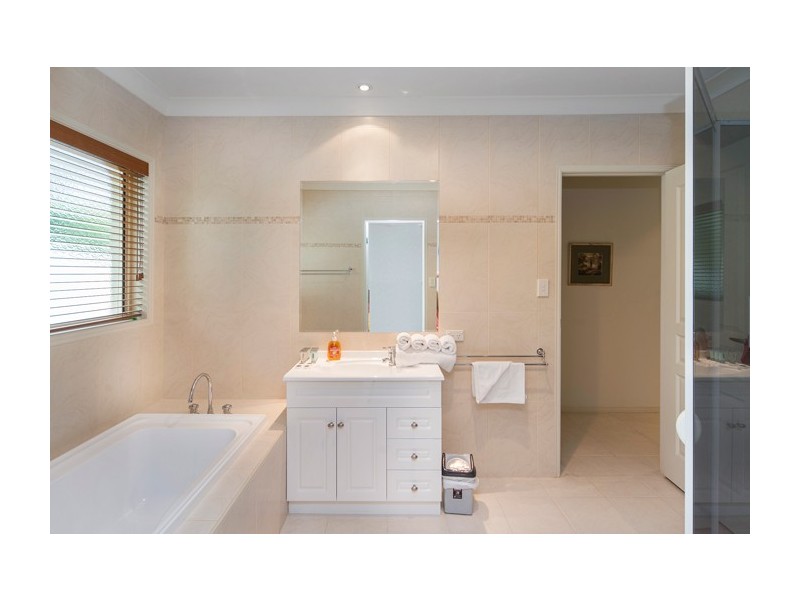 3171 Riverleigh Drive, Hope Island QLD 4212