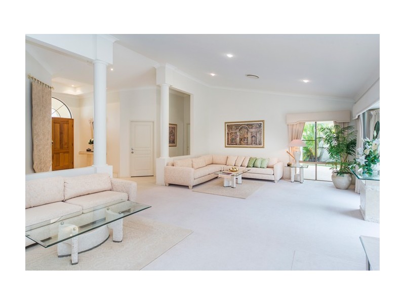 3171 Riverleigh Drive, Hope Island QLD 4212