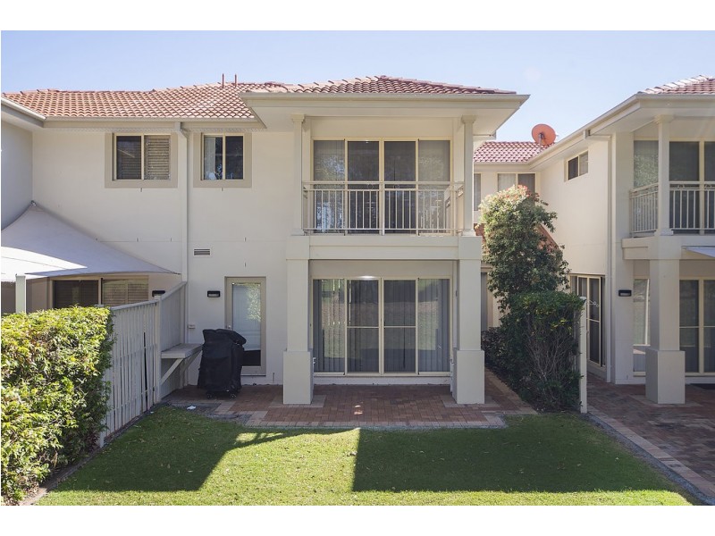 8115 Magnolia Gardens Court, Hope Island QLD 4212