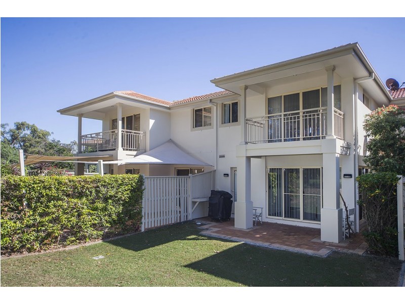 8115 Magnolia Gardens Court, Hope Island QLD 4212
