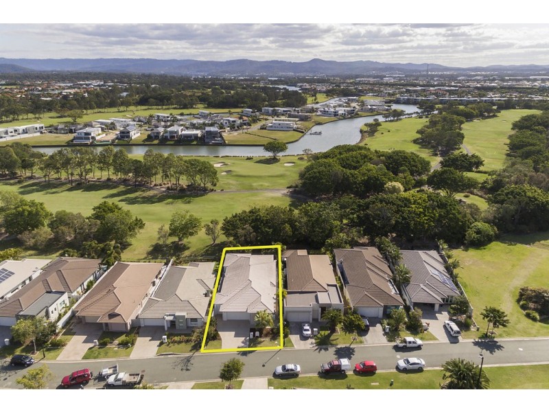 9118 Peter Senior Drive, Hope Island QLD 4212