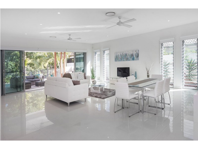 9118 Peter Senior Drive, Hope Island QLD 4212