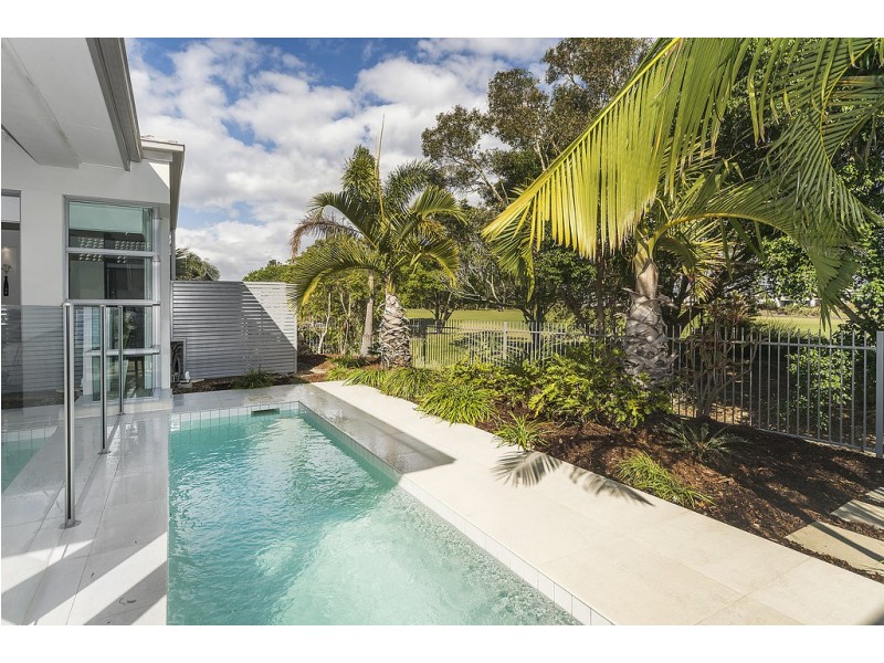 9118 Peter Senior Drive, Hope Island QLD 4212