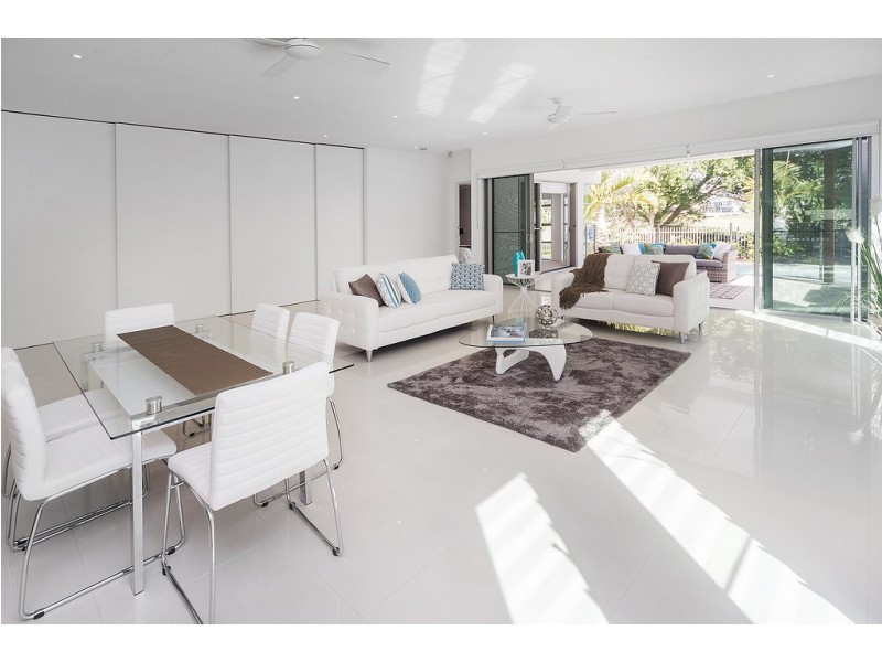 9118 Peter Senior Drive, Hope Island QLD 4212