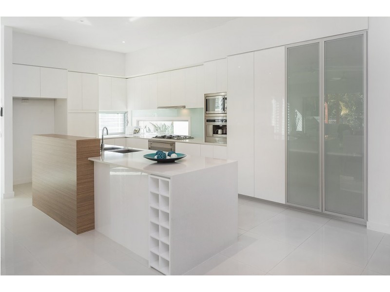 9118 Peter Senior Drive, Hope Island QLD 4212