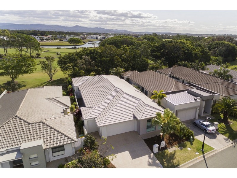 9118 Peter Senior Drive, Hope Island QLD 4212