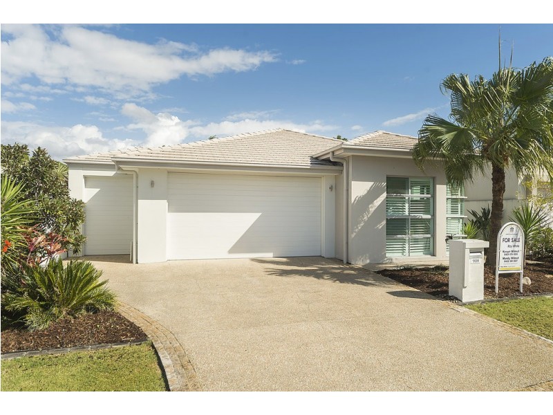 9118 Peter Senior Drive, Hope Island QLD 4212