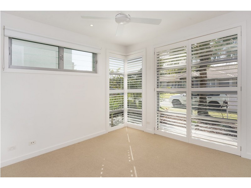 9118 Peter Senior Drive, Hope Island QLD 4212