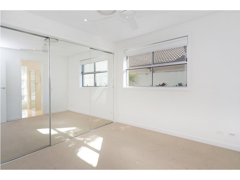 9118 Peter Senior Drive, Hope Island QLD 4212