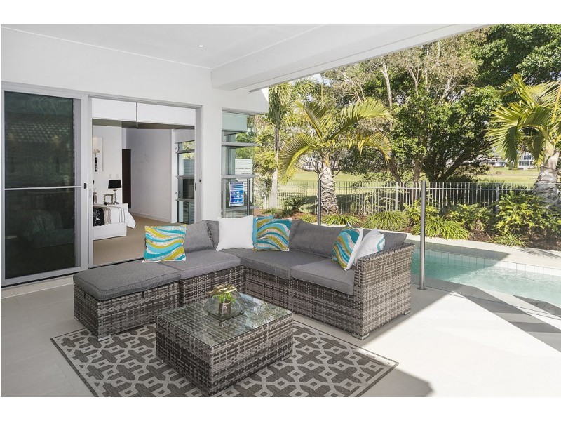 9118 Peter Senior Drive, Hope Island QLD 4212