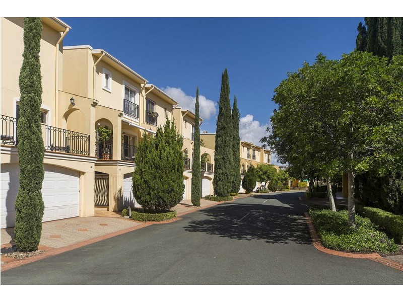 18/14 Pendraat Parade, Hope Island QLD 4212