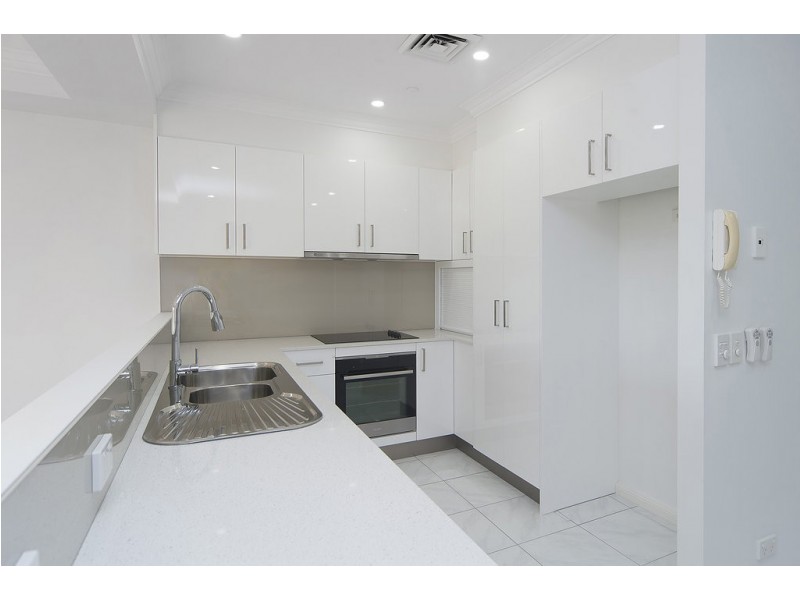 18/14 Pendraat Parade, Hope Island QLD 4212