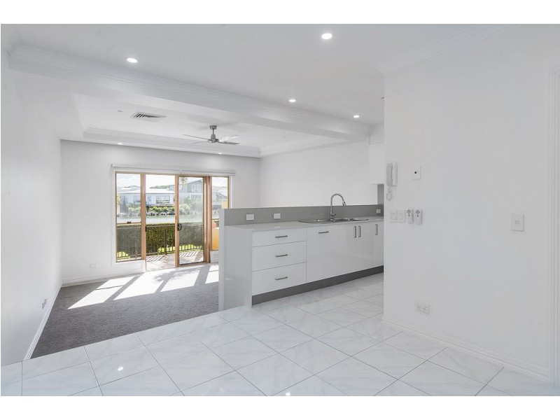 18/14 Pendraat Parade, Hope Island QLD 4212