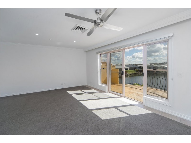 18/14 Pendraat Parade, Hope Island QLD 4212