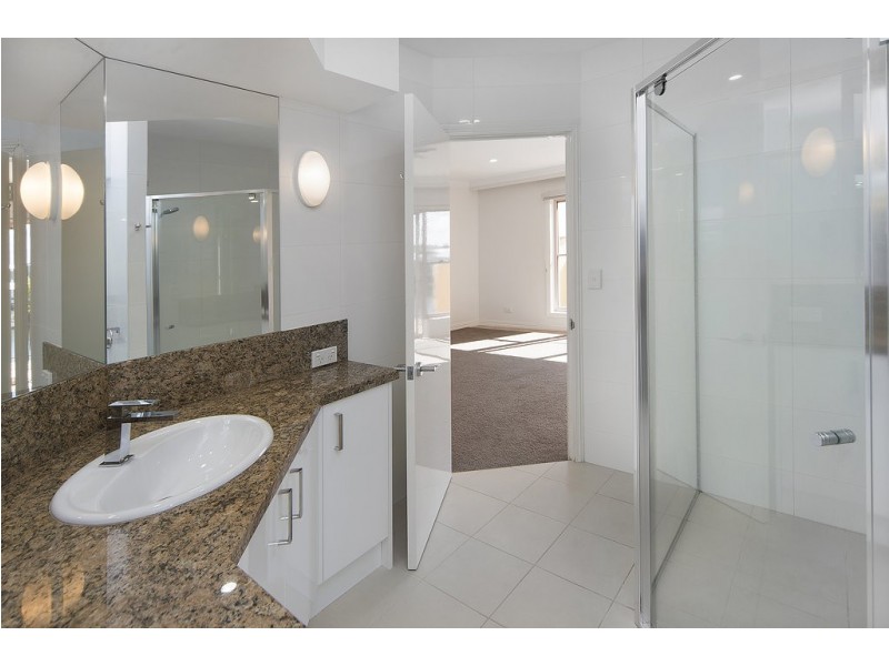 18/14 Pendraat Parade, Hope Island QLD 4212