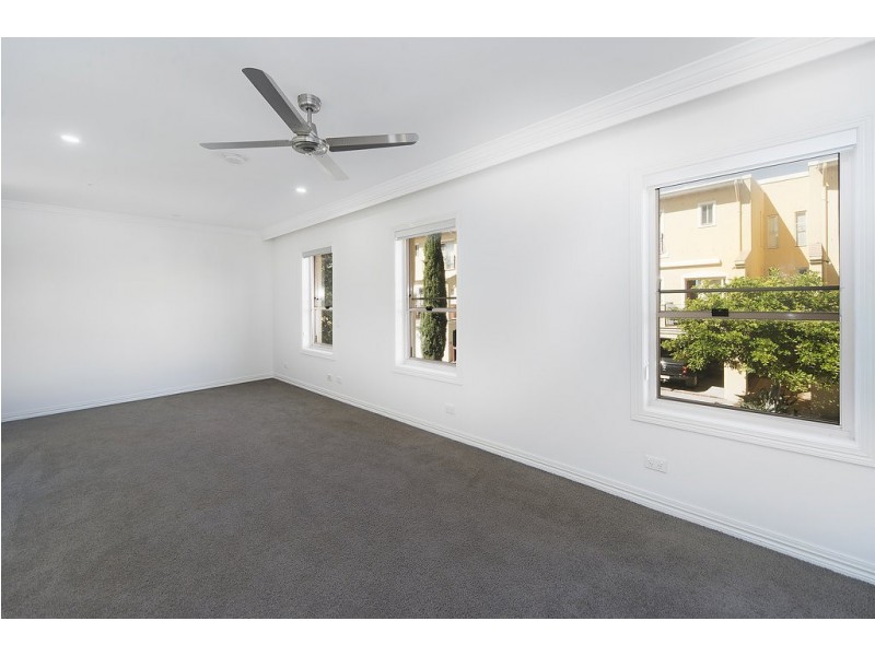 18/14 Pendraat Parade, Hope Island QLD 4212