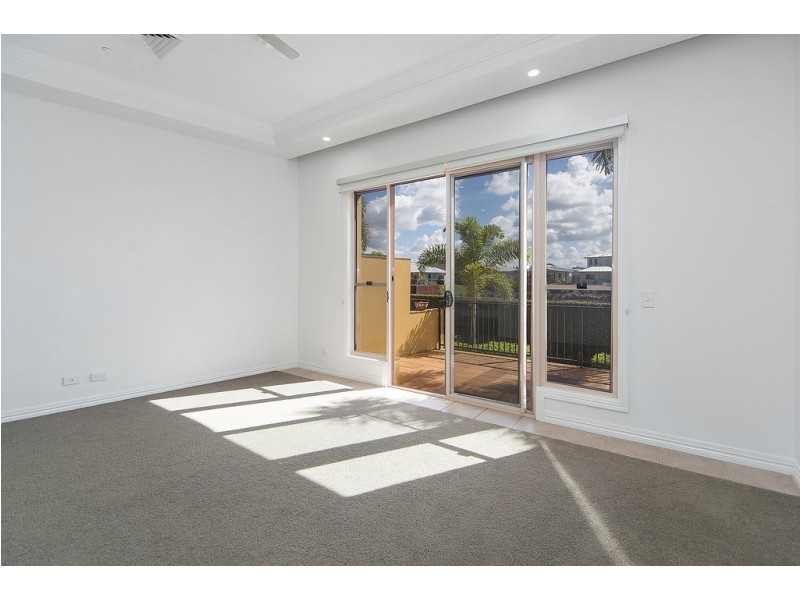 18/14 Pendraat Parade, Hope Island QLD 4212