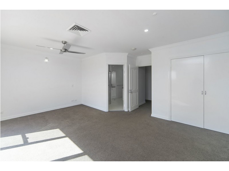 18/14 Pendraat Parade, Hope Island QLD 4212