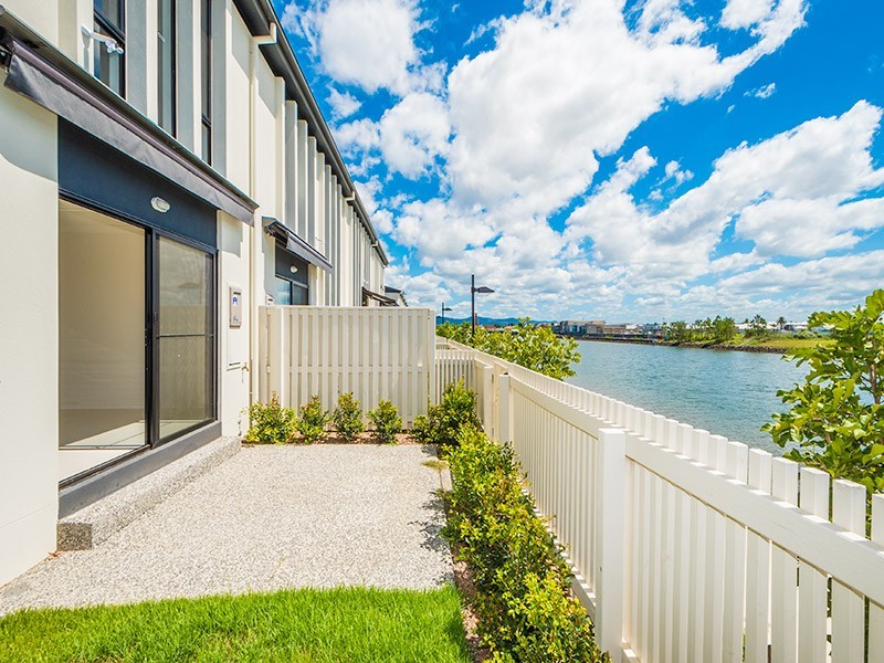 24/126 Marina Quays Boulevard, Hope Island QLD 4212