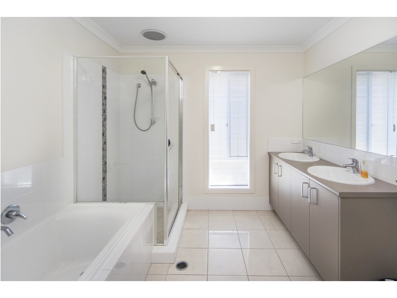 36 Azure Way, Hope Island QLD 4212