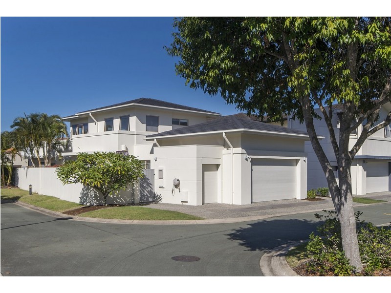 6010 Calardo Avenue, Hope Island QLD 4212