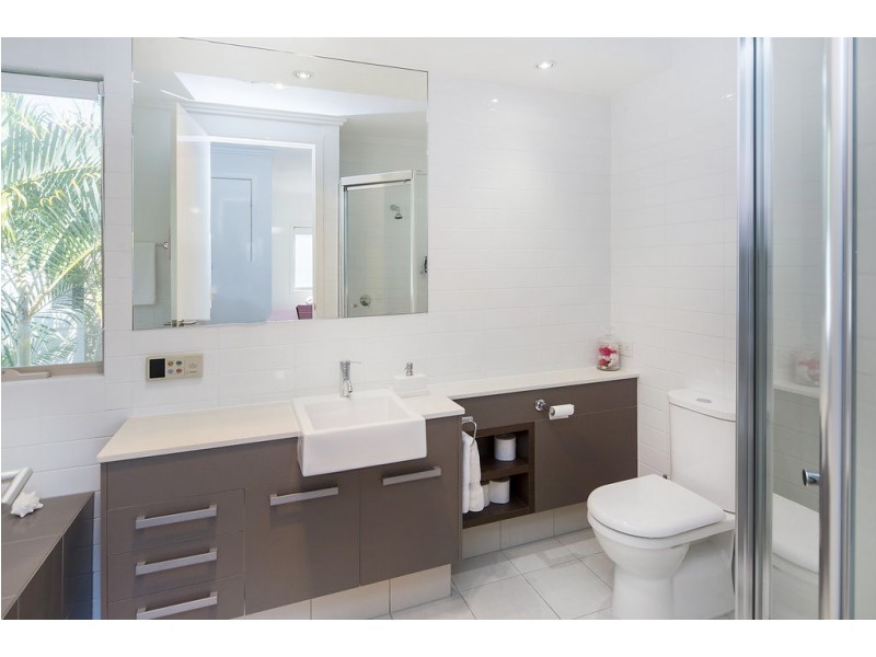 6010 Calardo Avenue, Hope Island QLD 4212