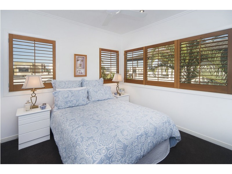 6010 Calardo Avenue, Hope Island QLD 4212