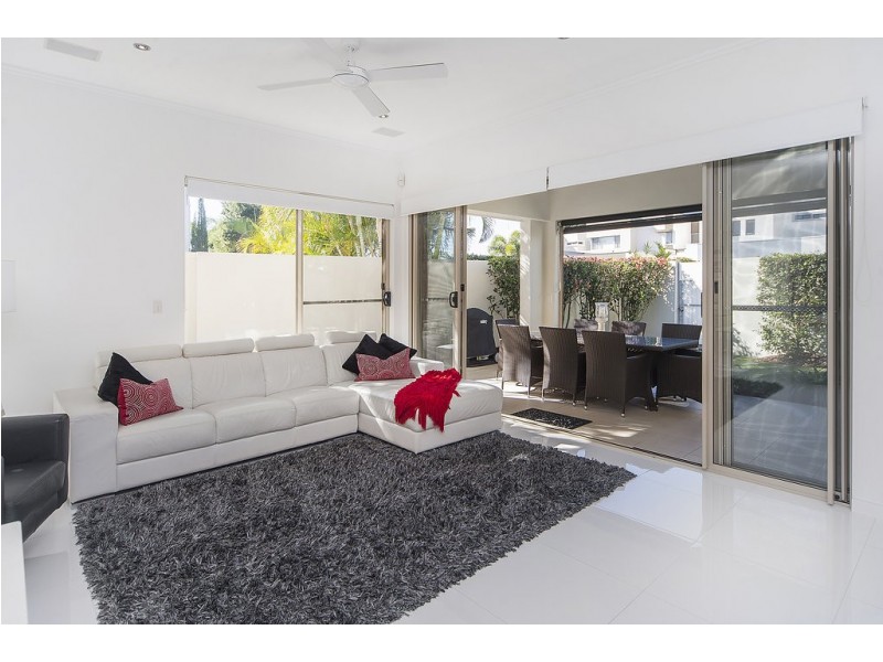 6010 Calardo Avenue, Hope Island QLD 4212