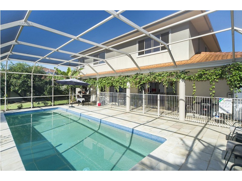 1642 Riverdale Drive, Hope Island QLD 4212
