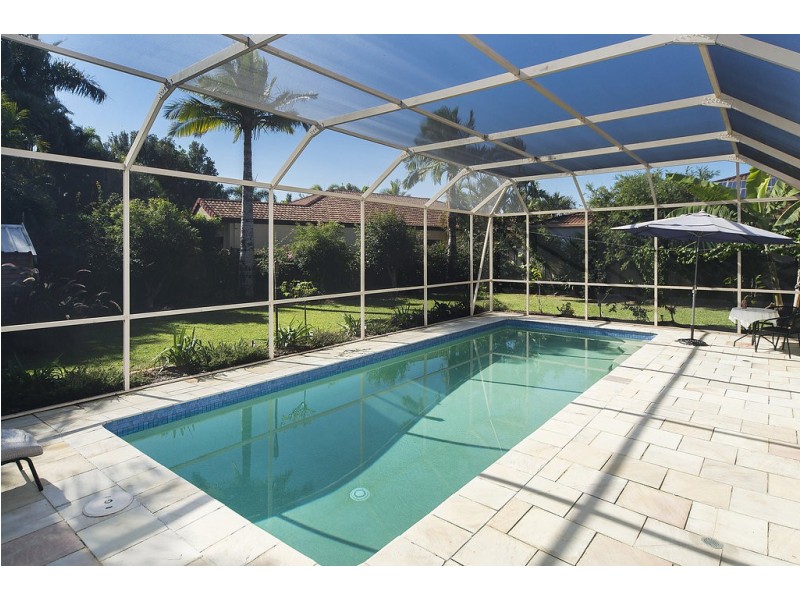 1642 Riverdale Drive, Hope Island QLD 4212