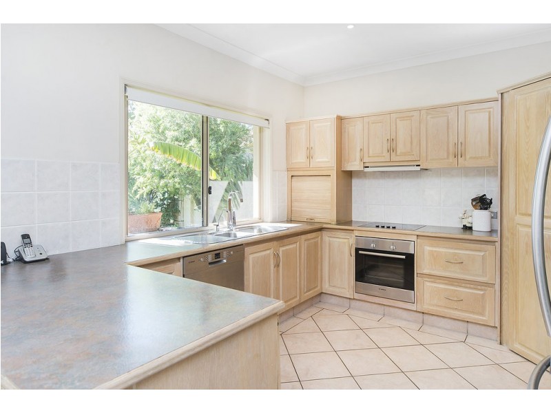 1642 Riverdale Drive, Hope Island QLD 4212