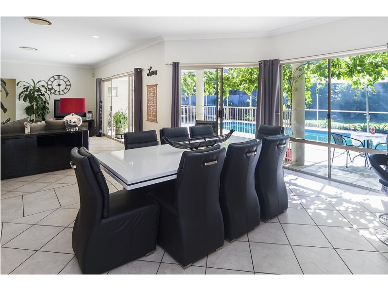 1642 Riverdale Drive, Hope Island QLD 4212