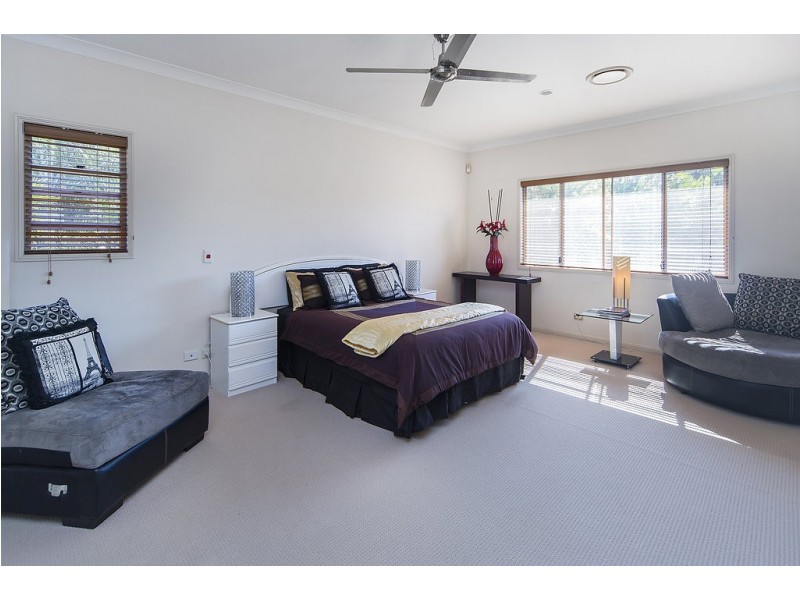 1642 Riverdale Drive, Hope Island QLD 4212