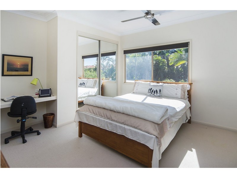 1642 Riverdale Drive, Hope Island QLD 4212