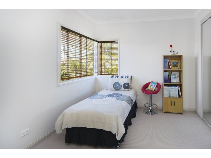 1642 Riverdale Drive, Hope Island QLD 4212
