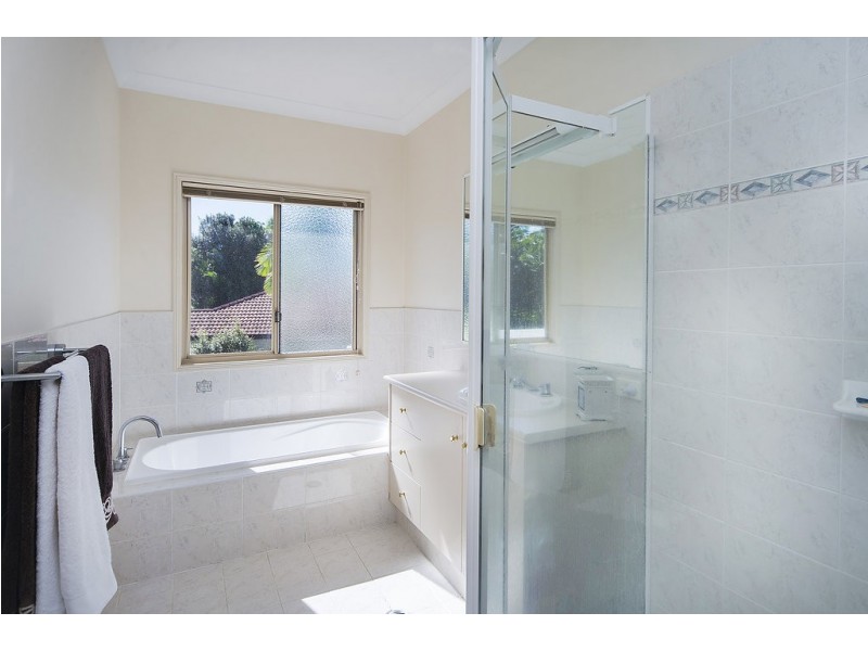 1642 Riverdale Drive, Hope Island QLD 4212