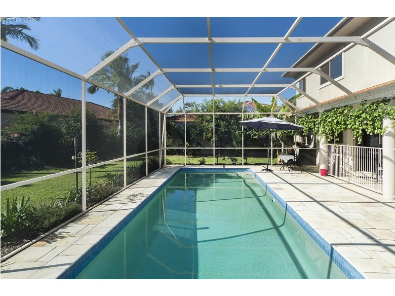 1642 Riverdale Drive, Hope Island QLD 4212