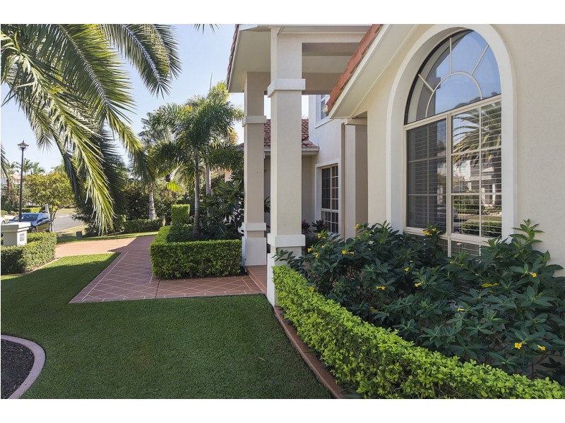 1642 Riverdale Drive, Hope Island QLD 4212