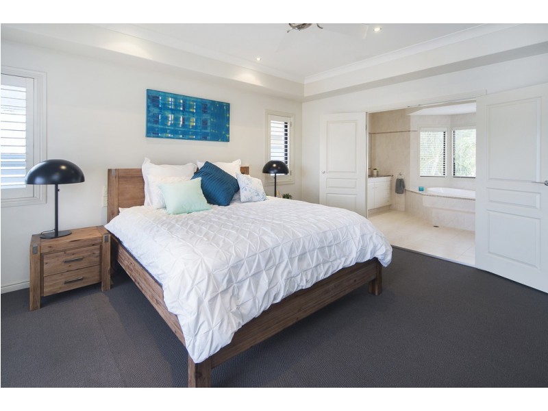 5244 Marine Drive North, Sanctuary Cove QLD 4212