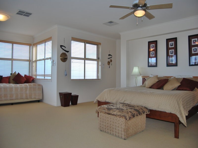 33 The Walk, Mawson Lakes SA 5095