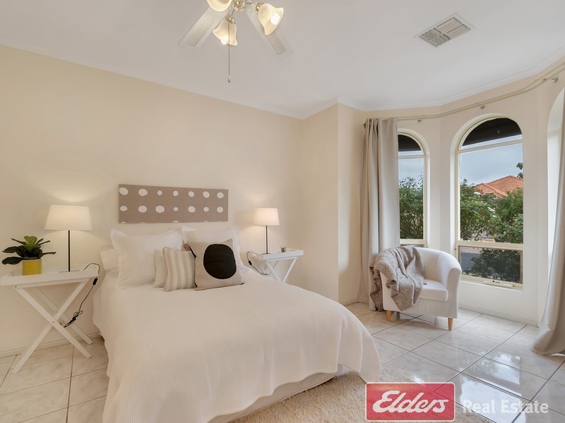 4 Hamilton Place, Mawson Lakes SA 5095